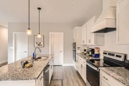 New Build 5 Min To Broadway Sleeps 10 Villa Nashville Exterior foto